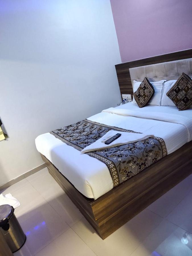 Hotel Golden Galaxy Mumbai Dış mekan fotoğraf