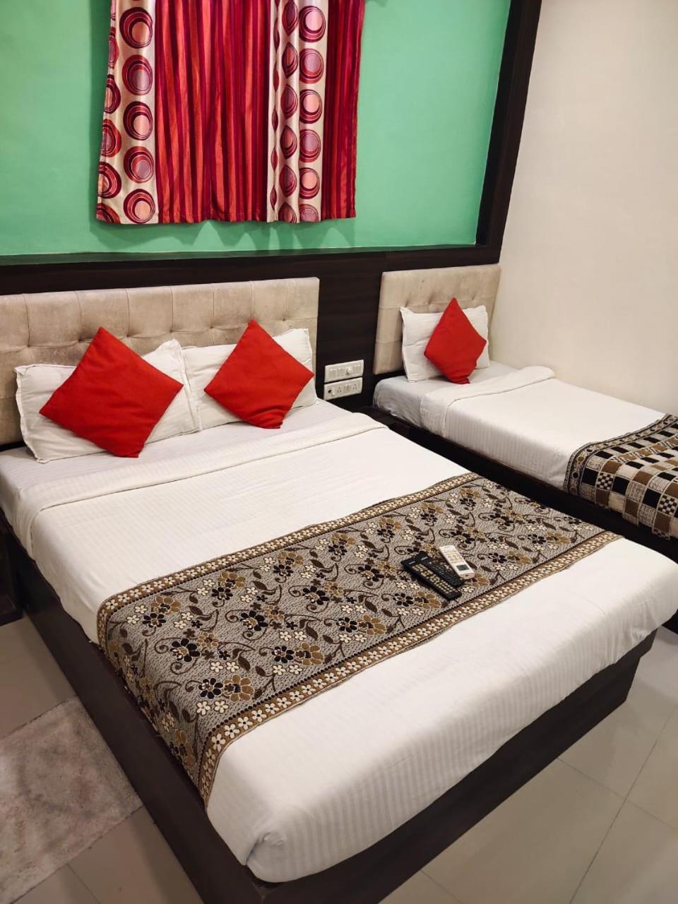 Hotel Golden Galaxy Mumbai Dış mekan fotoğraf