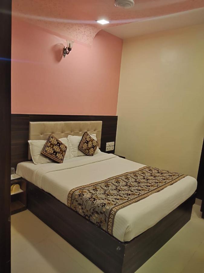 Hotel Golden Galaxy Mumbai Dış mekan fotoğraf